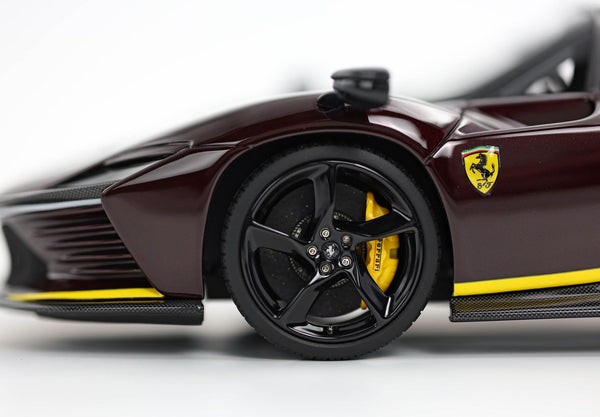 Ferrari SP3 Daytona tetto aperto Rosso Rubino P18214TMM