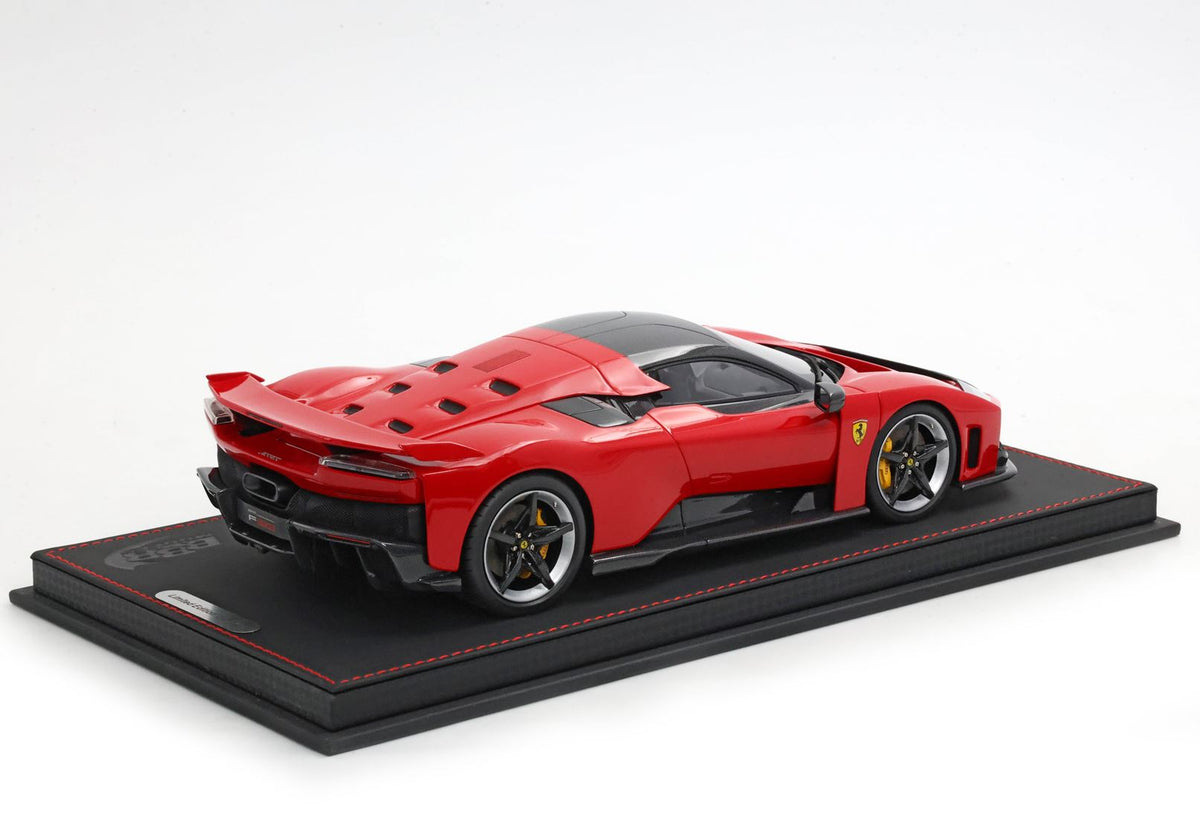 Ferrari F80 Carbon Optional Rosso Corsa / Bicolor Wheels P18253A1