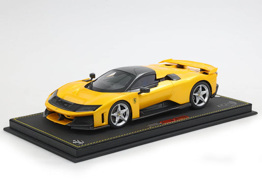 Ferrari F80 Carbon Optional Giallo TriStrato / Silver Wheels - P18253B