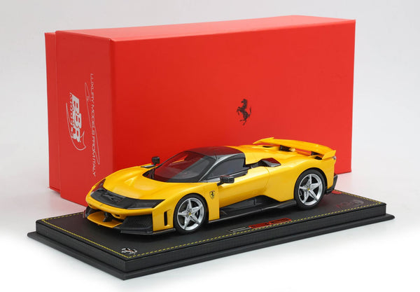 Ferrari F80 Carbon Optional Giallo TriStrato / Silver Wheels - P18253B