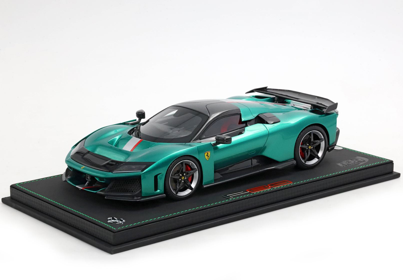 Ferrari F80 carbon optional Green Jewel - bicolor wheels silver and carbon - P18253F1