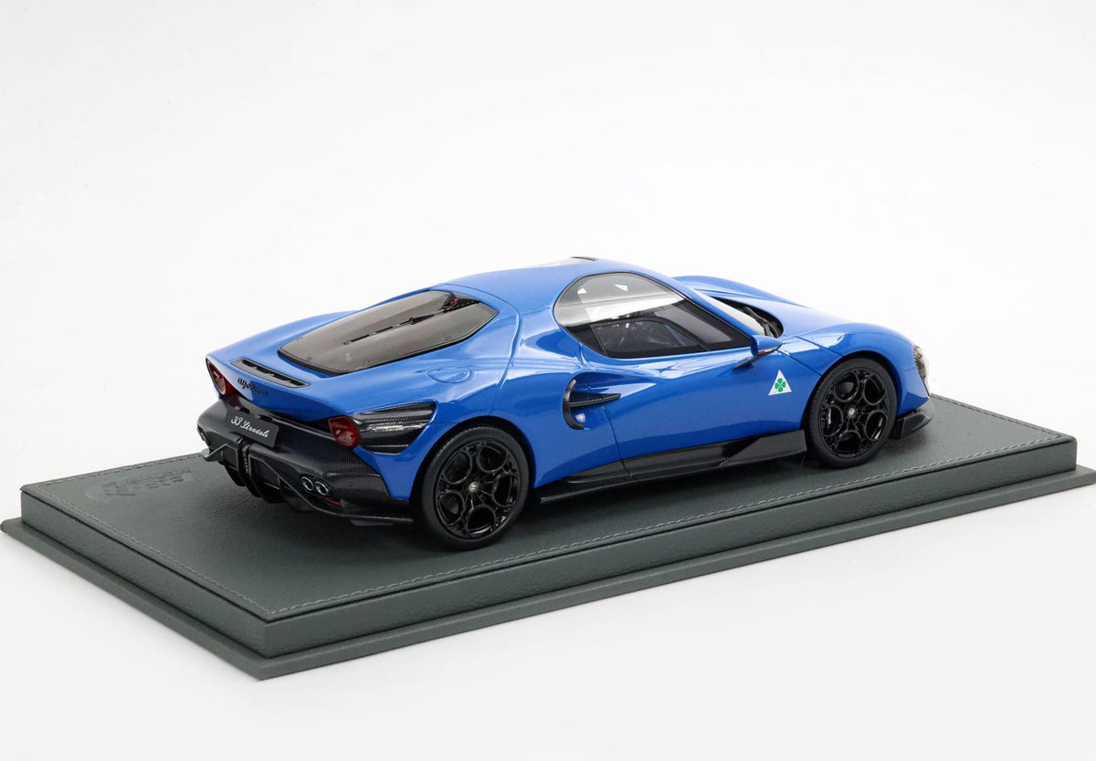 Alfa Romeo 33 Stradale Blu reale - interni neri P18264F