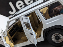 Carregar imagem no visualizador da galeria, Jeep Cherokee XJ 4x4 1985 White
