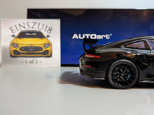 Lade das Bild in den Galerie-Viewer, Porsche 911 (991.2) GT2 RS Weissach Package (EINSZU18 - 1 of 1)
