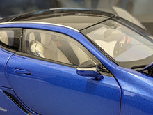 Lade das Bild in den Galerie-Viewer, Toyota Lexus LC500h Hybrid Morpho Blue (Dealer Edition)

