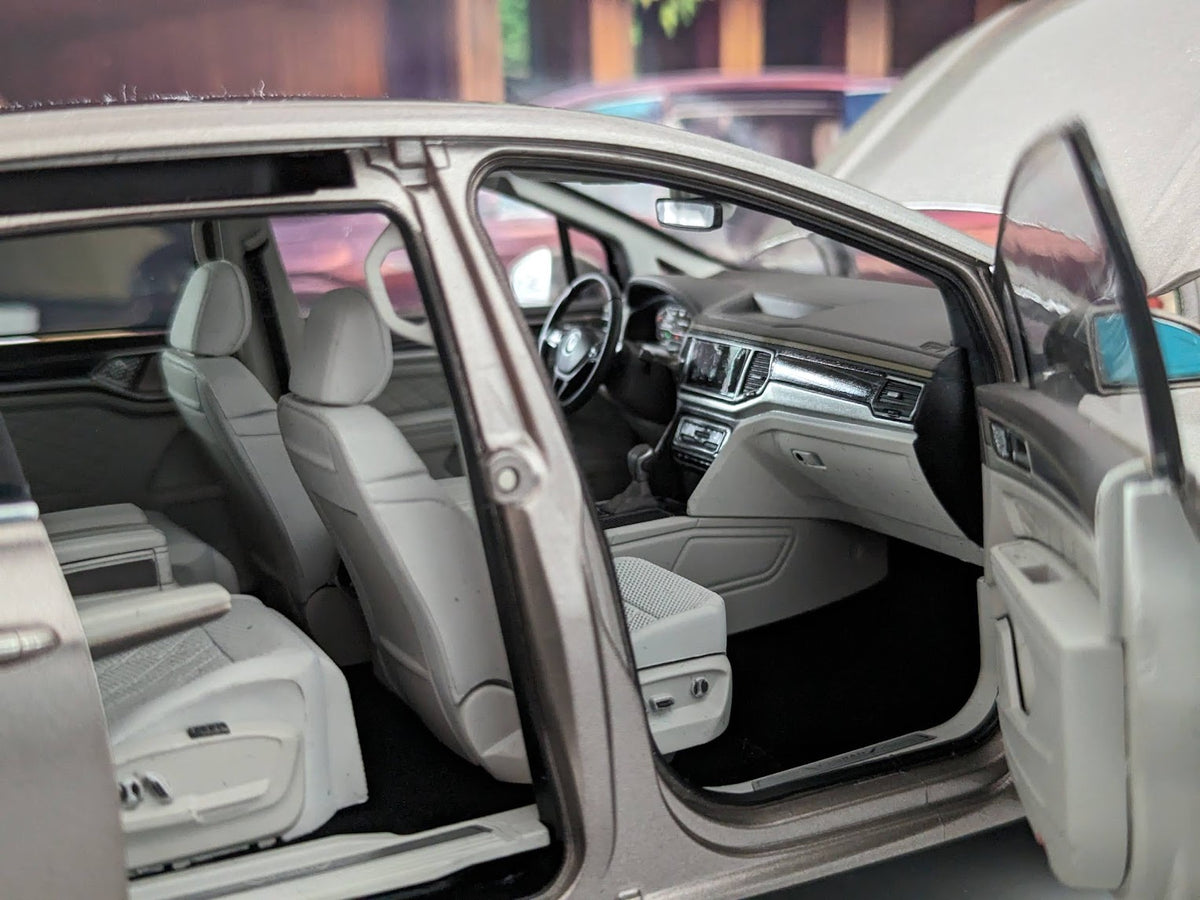 VW Viloran Goldbeige Metallic