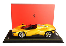 Lade das Bild in den Galerie-Viewer, Ferrari Daytona SP3 Serie Icona Giallo Tristrato
