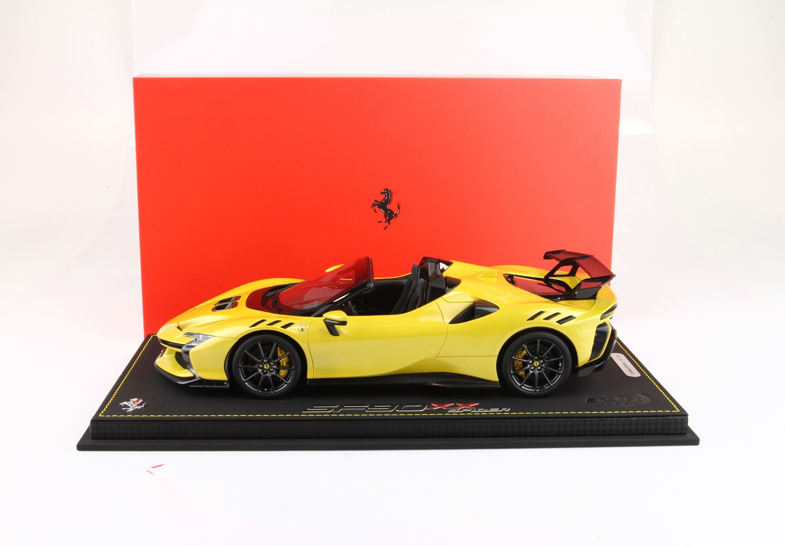 Ferrari SF90 XX Spider Yellow Montecarlo / Yellow Brakes