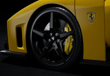 Ferrari F80 Carbon Optional Giallo Modena / Carbon Wheels