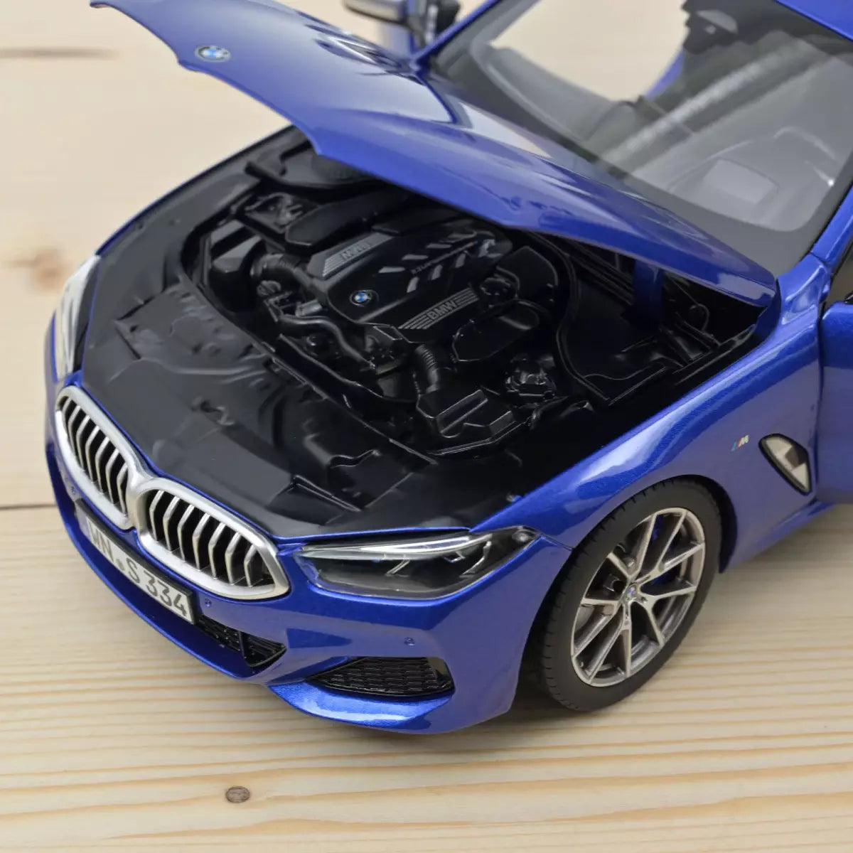 BMW M850i (F92) Blau Metallic 183286