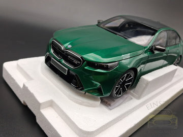 BMW M5 2024 Green Metallic (All Open) - 110023800