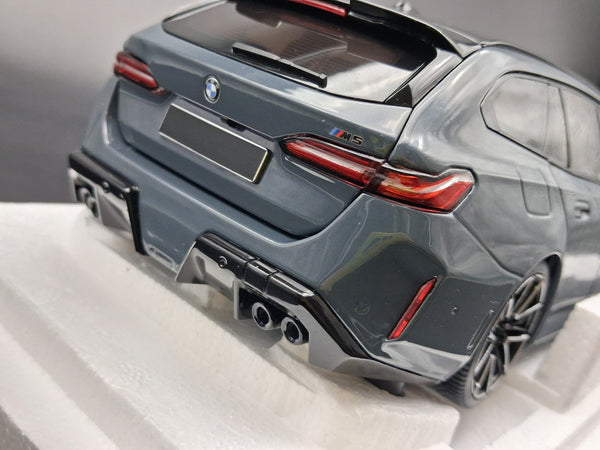 BMW M5 Touring 2024 Grey Metallic (All Open) - 110023901