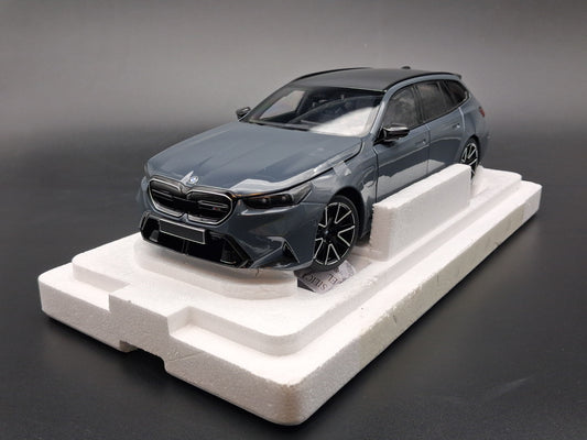 BMW M5 Touring 2024 Grey Metallic (All Open) - 110023901