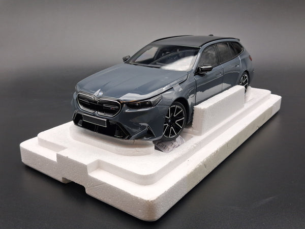BMW M5 Touring 2024 Grey Metallic (All Open) - 110023901