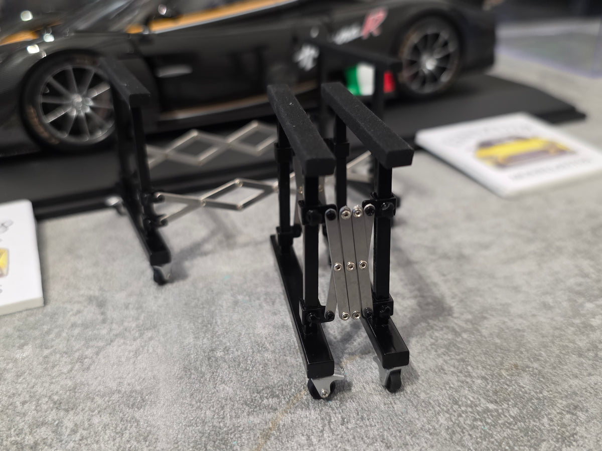 LCD Haubenhalter für 1:18 Modelle mit abnehmbaren Hauben