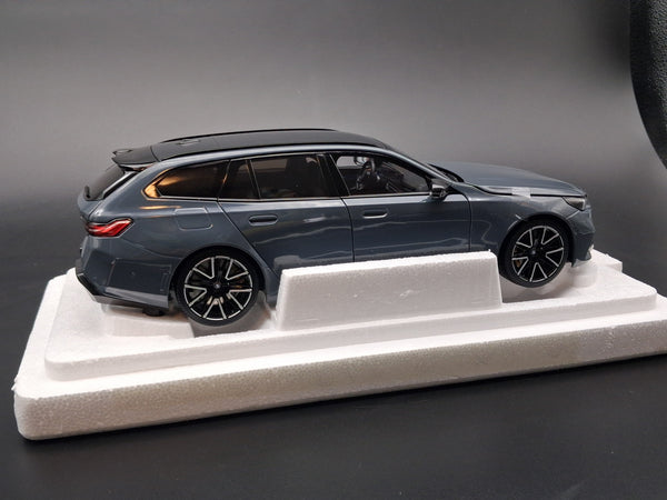 BMW M5 Touring 2024 Grey Metallic (All Open) - 110023901