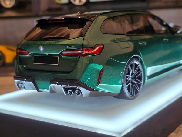 BMW M5 Touring 2024 Green Metallic (All Open)
