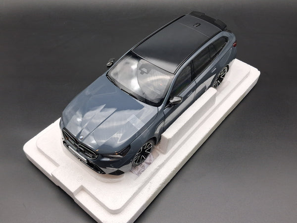 BMW M5 Touring 2024 Grey Metallic (All Open) - 110023901