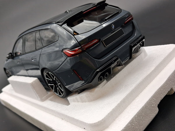 BMW M5 Touring 2024 Grey Metallic (All Open) - 110023901
