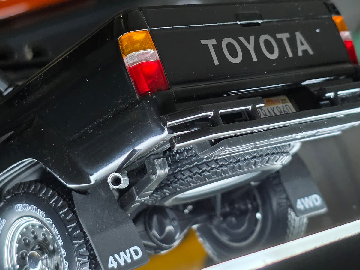 Toyota Truck Xtra Cab 4x4 (Hilux) - black - KKDC181565