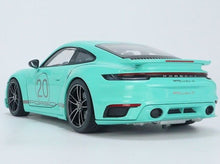 Lade das Bild in den Galerie-Viewer, Porsche 911 (992) Turbo S Coupe Sport Design 2021 Green (All Open)
