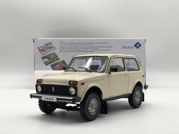 Lada Niva Weiß