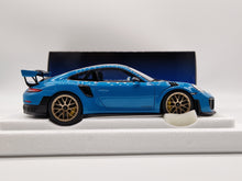 Lade das Bild in den Galerie-Viewer, Porsche 911 (991.2) GT2 RS Weissach Package Miami Blue
