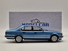 Cargar imagen en el visor de la galería, BMW 730i (E32) 1992 Metallic Hellblau

