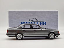 Cargar imagen en el visor de la galería, BMW 740i (E32) 1992 Metallic Grau
