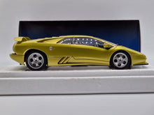 Cargar imagen en el visor de la galería, Lamborghini Diablo SE30 30th Anniversary Edition Giallo Spyder
