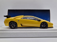 Cargar imagen en el visor de la galería, Lamborghini Diablo SV-R Superfly Yellow
