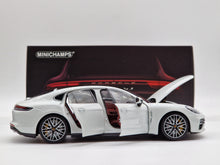 Lade das Bild in den Galerie-Viewer, Porsche Panamera Turbo S 2020 Carrara White Metallic (All Open)
