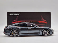 Lade das Bild in den Galerie-Viewer, Porsche Panamera Turbo S 2020 Volcano Grey Metallic (All Open)
