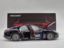 Carregar imagem no visualizador da galeria, Porsche Panamera Turbo S 2020 Gentian Blue Metallic (All Open)
