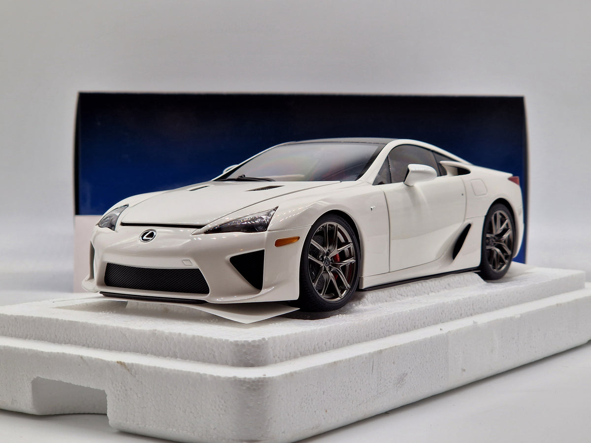 Lexus LFA 2010 Whitest White / Carbon Black