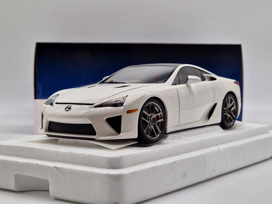 Lexus LFA 2010 Whitest White / Carbon Black
