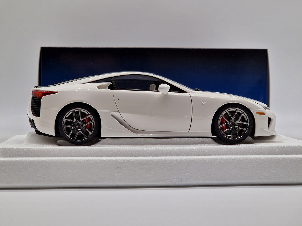 Lexus LFA 2010 Whitest White / Carbon Black