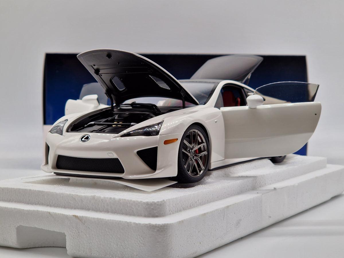 Lexus LFA 2010 Whitest White / Carbon Black