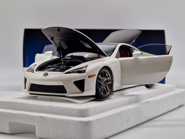 Lexus LFA 2010 Whitest White / Carbon Black