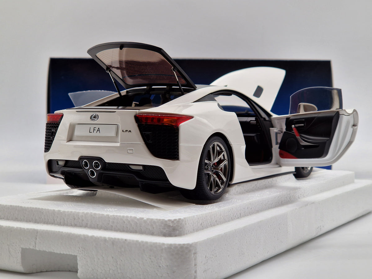 Lexus LFA 2010 Whitest White / Carbon Black