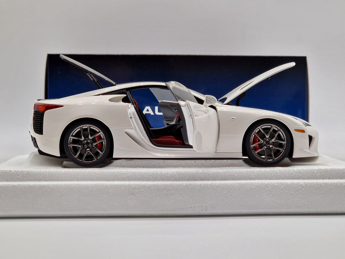 Lexus LFA 2010 Whitest White / Carbon Black