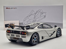 Lade das Bild in den Galerie-Viewer, McLaren F1 GTR Silver
