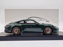 Lade das Bild in den Galerie-Viewer, Porsche 911 GT3 Touring (992) Oak Green Metallic Collector&#39;s Edition

