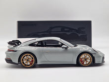 Cargar imagen en el visor de la galería, Porsche 911 (992) GT3 2021 Chalk / Gold Wheels
