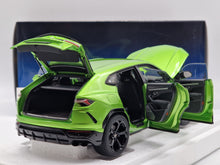 Carregar imagem no visualizador da galeria, Lamborghini Urus Verde Selvans
