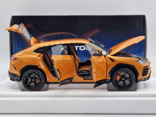 Lade das Bild in den Galerie-Viewer, Lamborghini Urus Arancio Borealis
