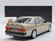 Carregar imagem no visualizador da galeria, Mercedes-Benz 190 E 2.3-16 W201 Rauchsilber (Dealer Edition)

