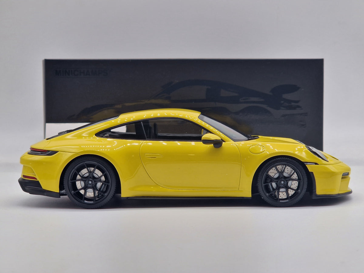 Porsche 911 (992) GT3 Touring 2022 Yellow / Black Wheels