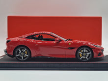 Lade das Bild in den Galerie-Viewer, Ferrari Portofino M Spider Closed Roof Rosso Corsa
