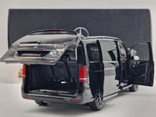 Carregar imagem no visualizador da galeria, Mercedes V-Klasse V260L Luxury-Line Black
